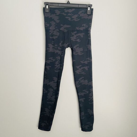 Spanx Camo Leggings Size Medium Look at Me Now Athleisure Comfort FL3515 - Picture 2 of 12